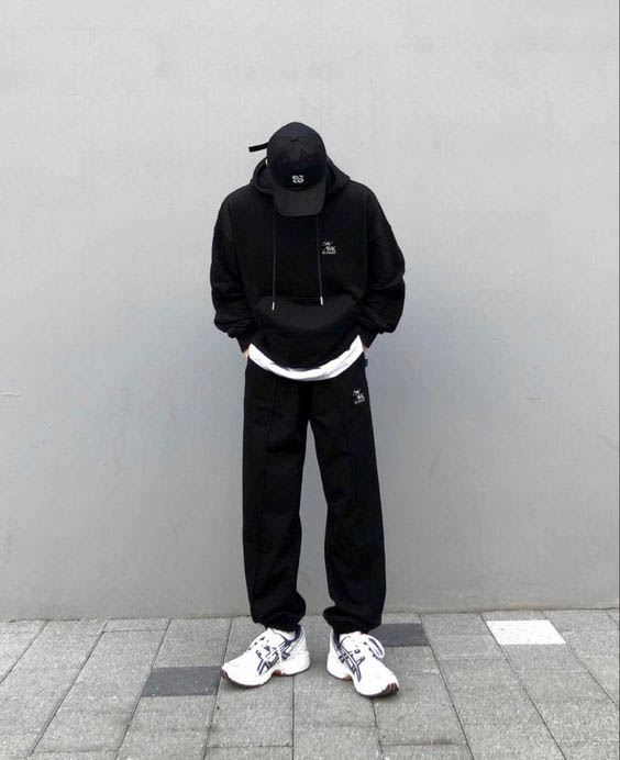 Trend Alert Styling a Men’s Hoodie with Baggy Pants